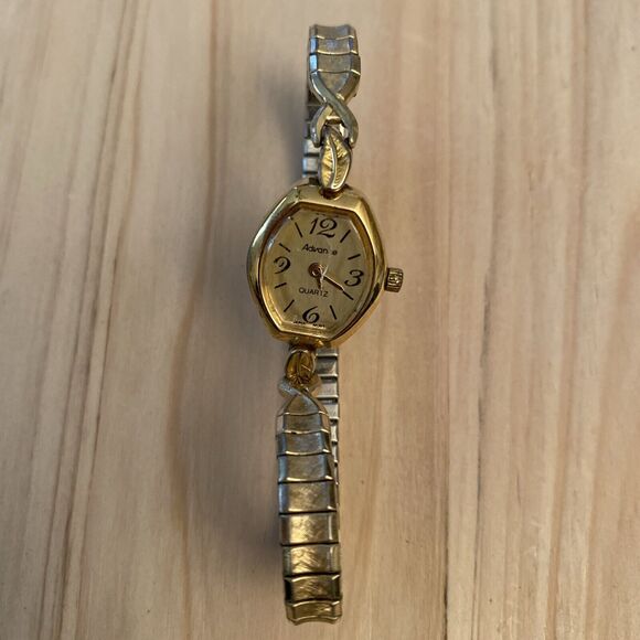 Vintage Advance Ladies Quartz Watch New Battery Spiedel Band - Picture 1 of 7